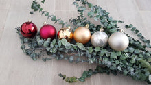 Charger l&#39;image dans la galerie, Boule de Noël Personnalisée par Trois Pois Dorés

