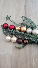 Charger l&#39;image dans la galerie, Boule de Noël Personnalisée par Trois Pois Dorés
