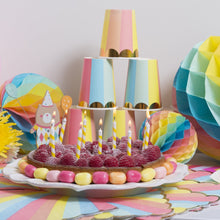 Charger l&#39;image dans la galerie, Bougies d&#39;anniversaire sur gâteau
